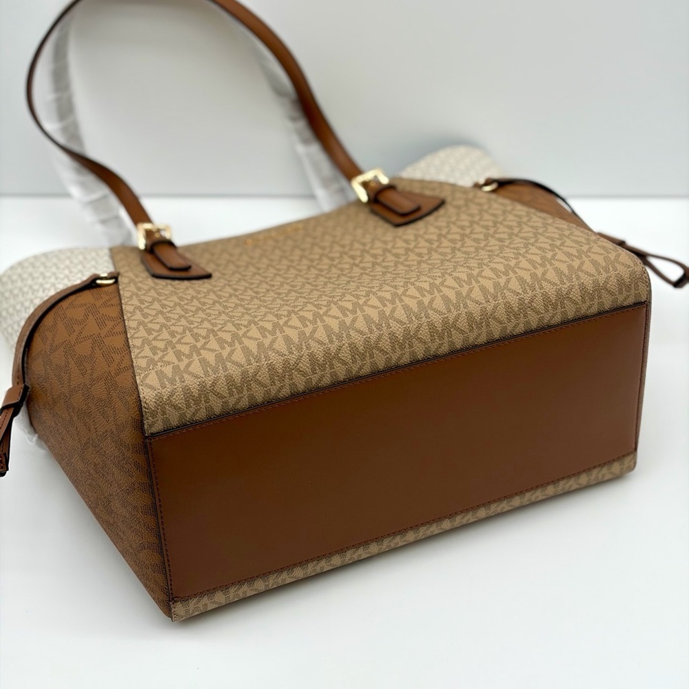 Michael Kors Voyager Color Block Tote and Wallet Set - Picture 11 of 14
